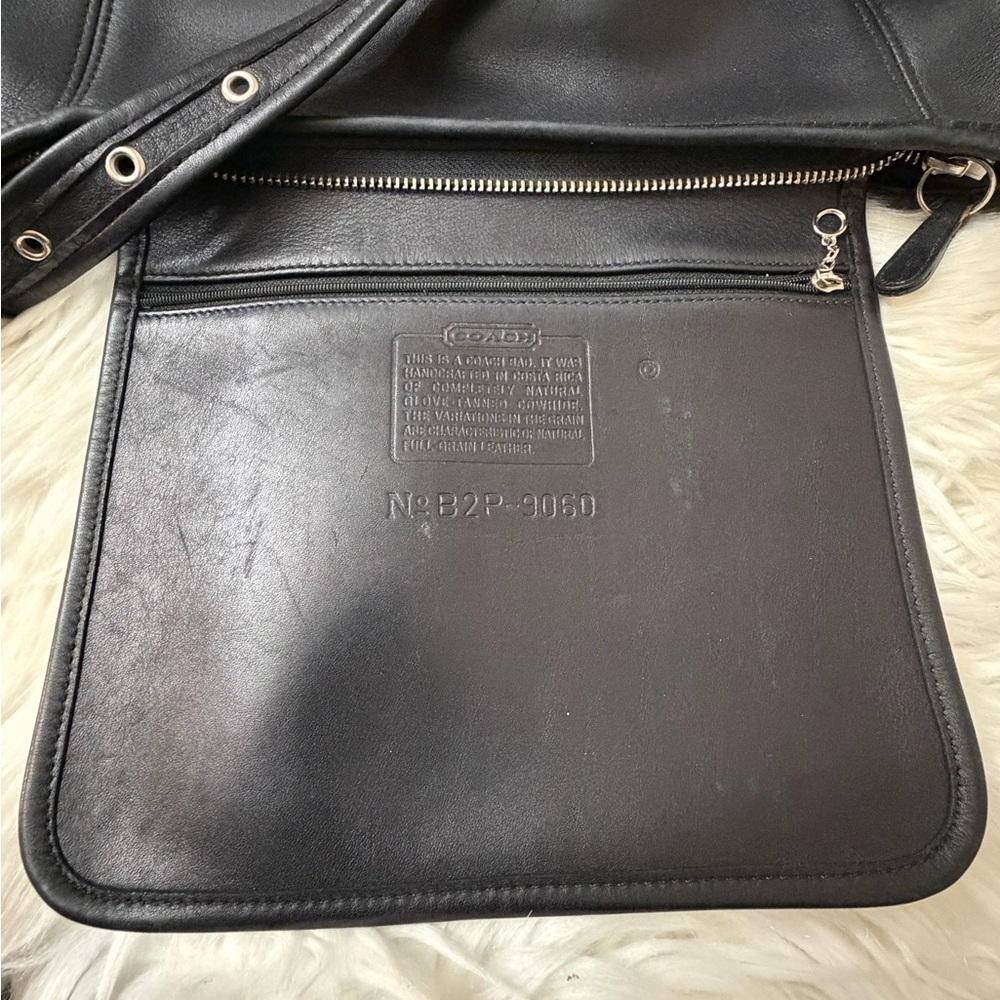 Vintage COACH (# 9060) "Legacy Slim Duffle Sac" Black Leather Shoulder bag - Picture 9 of 10